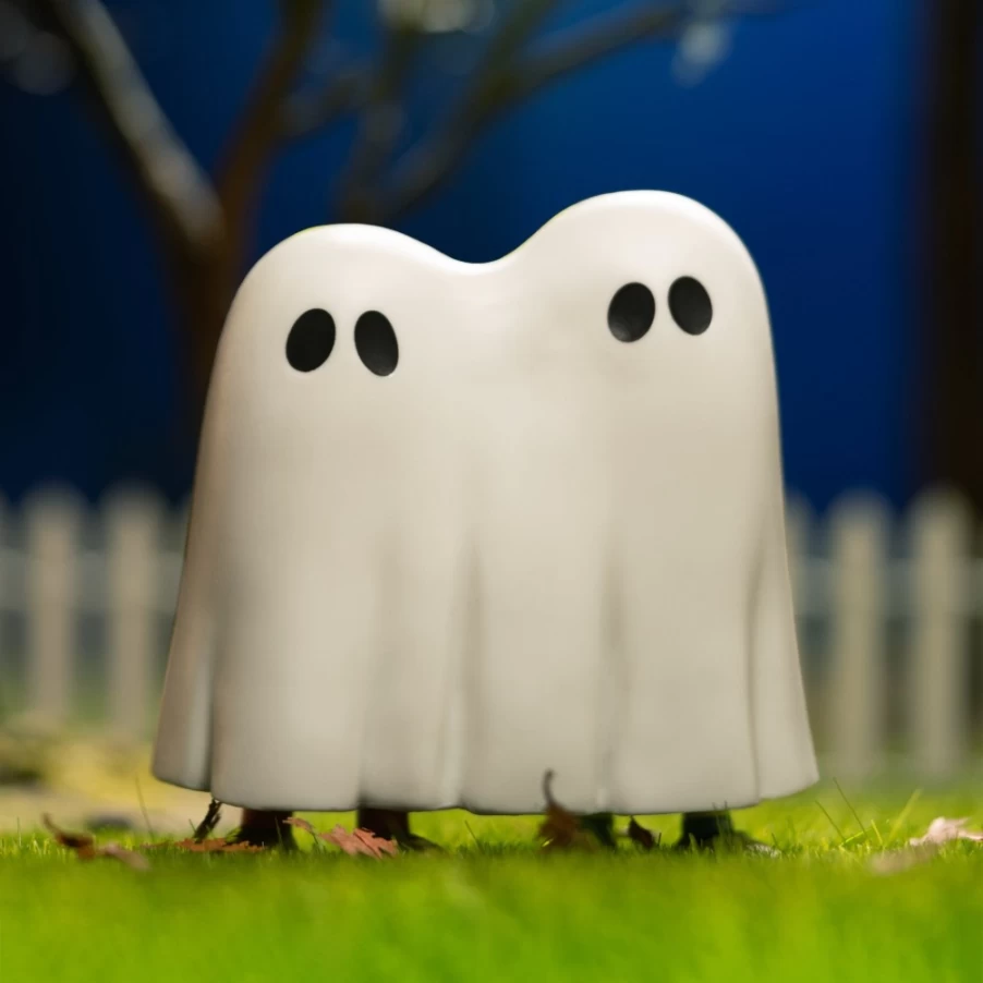 Super7 Peanuts Reaction Figure Wave 4 - Linus & Lucy with Ghost Collectible Toy